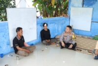 Kapolresta Barelang Kombes Pol Heribertus ertus Ompusunggu temui korban bentrokan dan berdialog dengan korban di kampung Sembulang Hulu, Barelang, Jumat (20/12/2024). Matapedia6.com/ Dok Polresta
