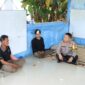Kapolresta Barelang Kombes Pol Heribertus ertus Ompusunggu temui korban bentrokan dan berdialog dengan korban di kampung Sembulang Hulu, Barelang, Jumat (20/12/2024). Matapedia6.com/ Dok Polresta
