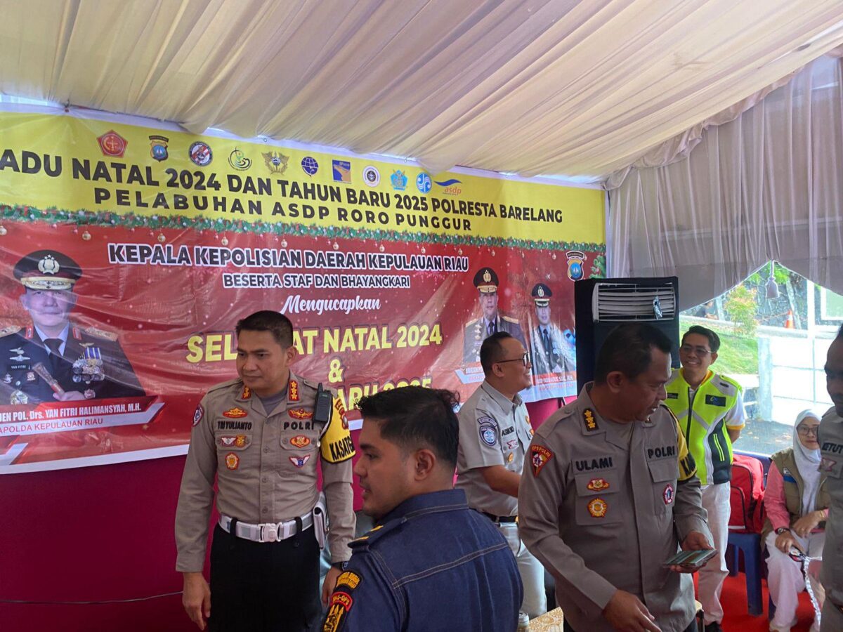 Karendal Opsda Karo Ops Polda Kepri Kombes Pol Ulami Sudjaja, bersama Kasatgas Opsda Dirlantas Polda Kepri Kombes Pol Tri Yulianto, cek kesiapan pos pengamanan Natal tahun baru di beberapa titik di Batam, Sabtu (21/12/2024). Matapedia6.com/ Dok Polda Kepri