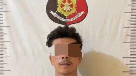 Satu dari dua pelaku pencuri motor yang ditangkap Polsek Batam Kota, Sabtu (21/12/2024). Matapedia6.com/Dok Polsek