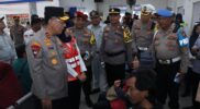 Kapolda Kepri Irjen Pol Yan Fitri Halimansyah bersama instansi lainnya melakukan pengecekan pos terpadu di beberapa titik yang ada di Kota Batam jelang malam Natal, Selasa (24/12/2024). Matapedia6.com/ Dok Humas Polda