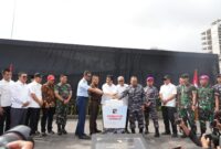 Kepala BP Batam Muhammad Rudi tengah saat tekan sirene peresmian flyover Sei Ladi﻿, Selasa (31/12). Foto﻿:Dok/Humas BP Batam 
