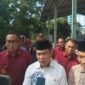 Direktur Intelijen Keimigrasian Brigjen Pol Anom Wibowo dan Kakanim Batam Hajar Aswad di Pesantren Abdul Dhohir Sekupang, Minggu (1/12). Foto:Rega/matapedia