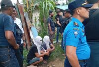 Dua pengedar Narkotika yang diamankan oleh Ditresnarkoba Polda Kepri di kamling Tower Muka Kuning, Senin (2/12/2024). Matapedia6.com/ Luci