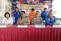 Kasubdit Patroliair Korpolairud Baharkam Polri, Kombes Pol Dadan, pimpin konferensi pengungkapan kasus pengiriman PMI Ilegal dari Batam Tujuan Malaysia di Batam, Rabu (11/12/2024). Matapedia6.com/ Luci