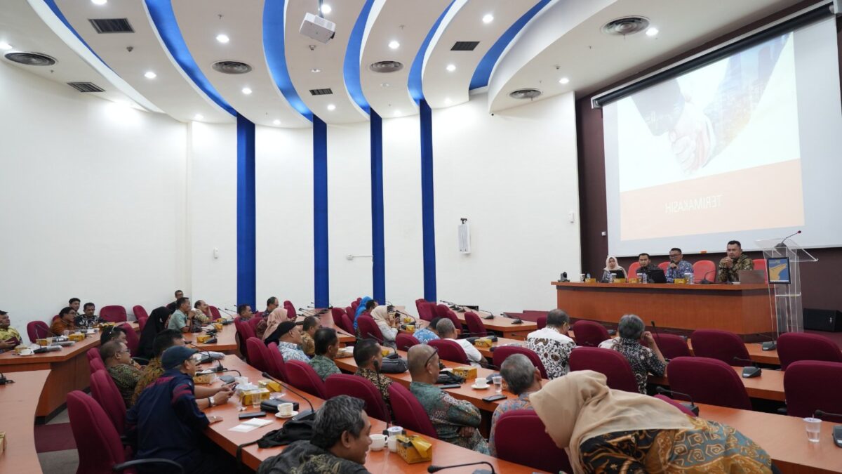 Pegawai Kemenkumham menjalani pembinaan di BP Batam, Kamis (12/12). Foto:Humas