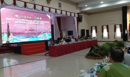 Gubernur Kepri Ansar Ahmad saat menghadiri rapat koordinasi lintas sektoral di gedung Lancang Kuning Polda Kepri, Kamis (19/12/2024). Matapedia6.com/ Luci