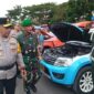 Kapolda Kepri Irjen Pol Yan Fitri Halimansyah Cek kondisi kendaraan yang akan digunakan dalam pengamanan selama libur Natal dan tahun baru, di Kepri, Jumat (20/12/2024). Matapedia6.com/ Luci
