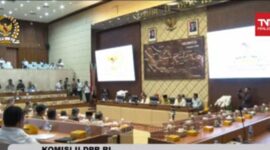 Suasana RDP Komisi II DPR bersama KPU, Bawaslu, dan DKPP membahas dan penetapan PKPU tentang Tahapan dan Jadwal Pemilihan Ulang Pilkada 2024 di Kompleks Parlemen, Senayan, Jakarta, Rabu (4/12/2024). Foto:Screenshot YouTube Komisi II
