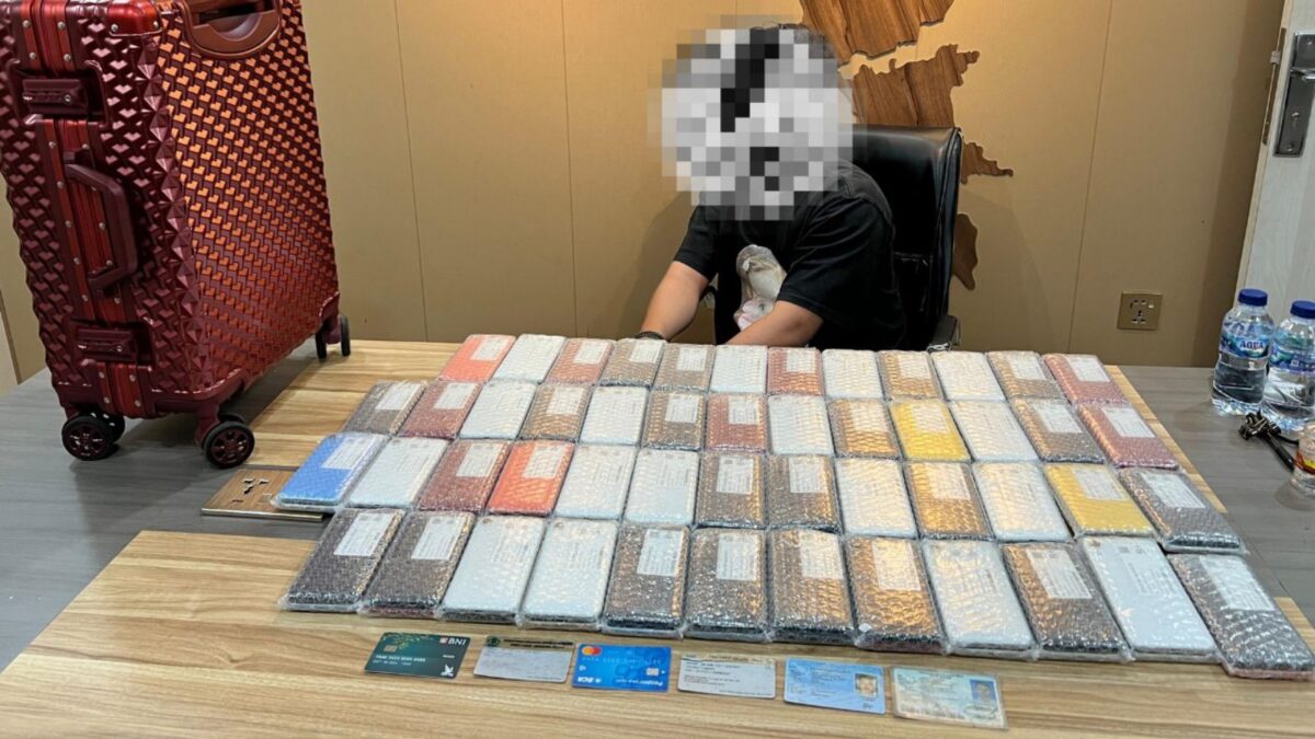 Ratusan handphone iphone dan pelaku diamankan Bea Cukai Batam beberapa hari lalu. Foto:Dok/Bea Cukai