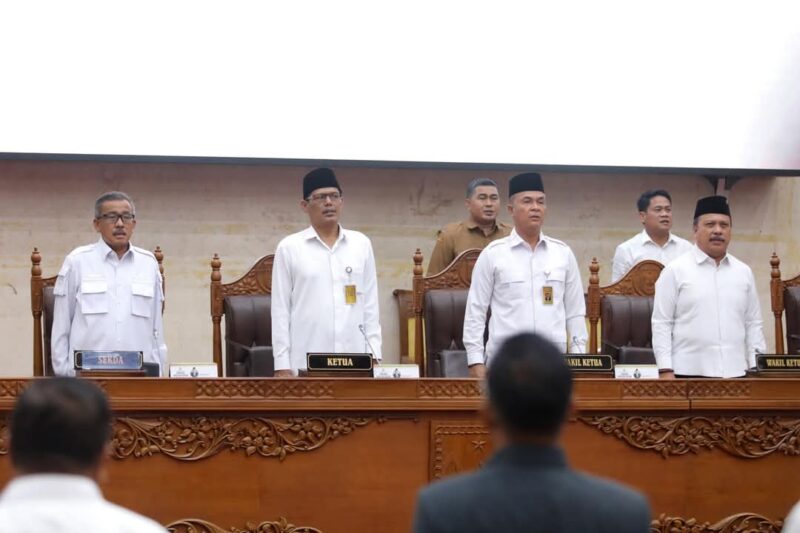 Ketua DPRD Batam Kamaluddin dan para wakil Ketua serta Sekda Batam Jefridin, Selasa (7/1). Foto:Diskominfo