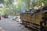 Armada DLH Batam yang mengangkut sampah 20 ton, Rabu (8/1). Foto:Diskominfo