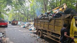 Armada DLH Batam yang mengangkut sampah 20 ton, Rabu (8/1). Foto:Diskominfo
