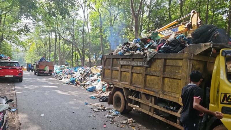 Armada DLH Batam yang mengangkut sampah 20 ton, Rabu (8/1). Foto:Diskominfo