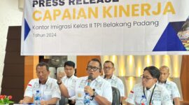 Kepala Kantor Imigrasi Belakang Padang Andri saat rilis akhir tahun, Selasa (31/12). Foto:Dok/Imigrasi