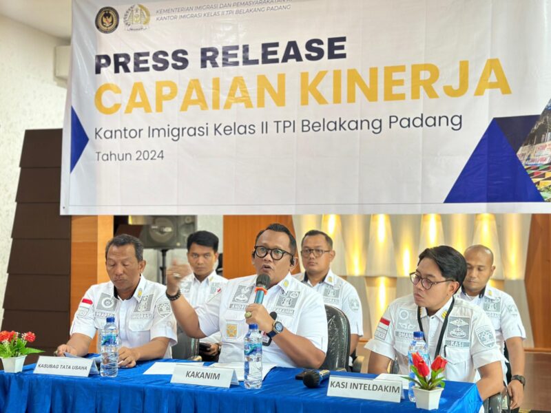 Kepala Kantor Imigrasi Belakang Padang Andri saat rilis akhir tahun, Selasa (31/12). Foto:Dok/Imigrasi