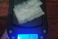 Barang bukti dan timbangan digital yang diamankan polisi dari rumah pelaku diduga pelaku pengedar Narkotika di Bengkong, Selasa (7/1/2024). Matapedia6.com/Dok Polda