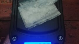 Barang bukti dan timbangan digital yang diamankan polisi dari rumah pelaku diduga pelaku pengedar Narkotika di Bengkong, Selasa (7/1/2024). Matapedia6.com/Dok Polda