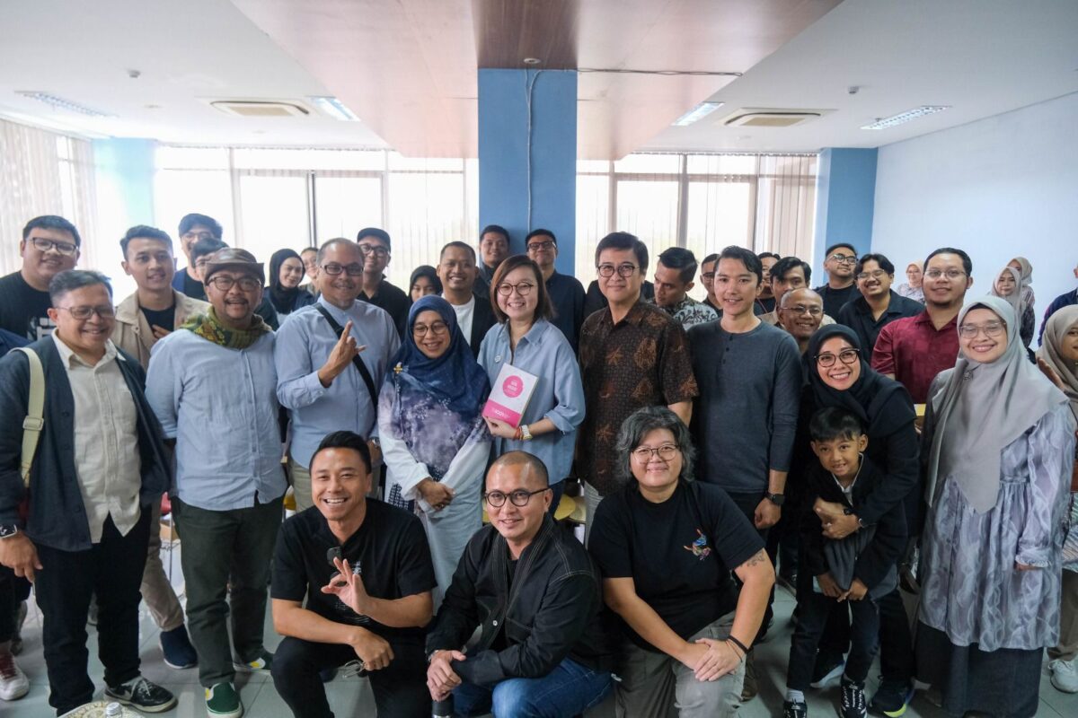 Wamenekraf Irene saat menghadiri diskusi kreatif Bandung Creative City of Design di Bandung Creative Hub, Sabtu (11/1/2025). Foto:Dok/Kementerian Ekonomi Kreatif