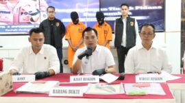 Kasat Reskrim Polresta Barelang AKP Debby Tri Andrestian saat memimpin konferensi pers pembunuhan remaja di Batam, Senin (13/1/2025). Matapedia6.com/ Dok Polresta
