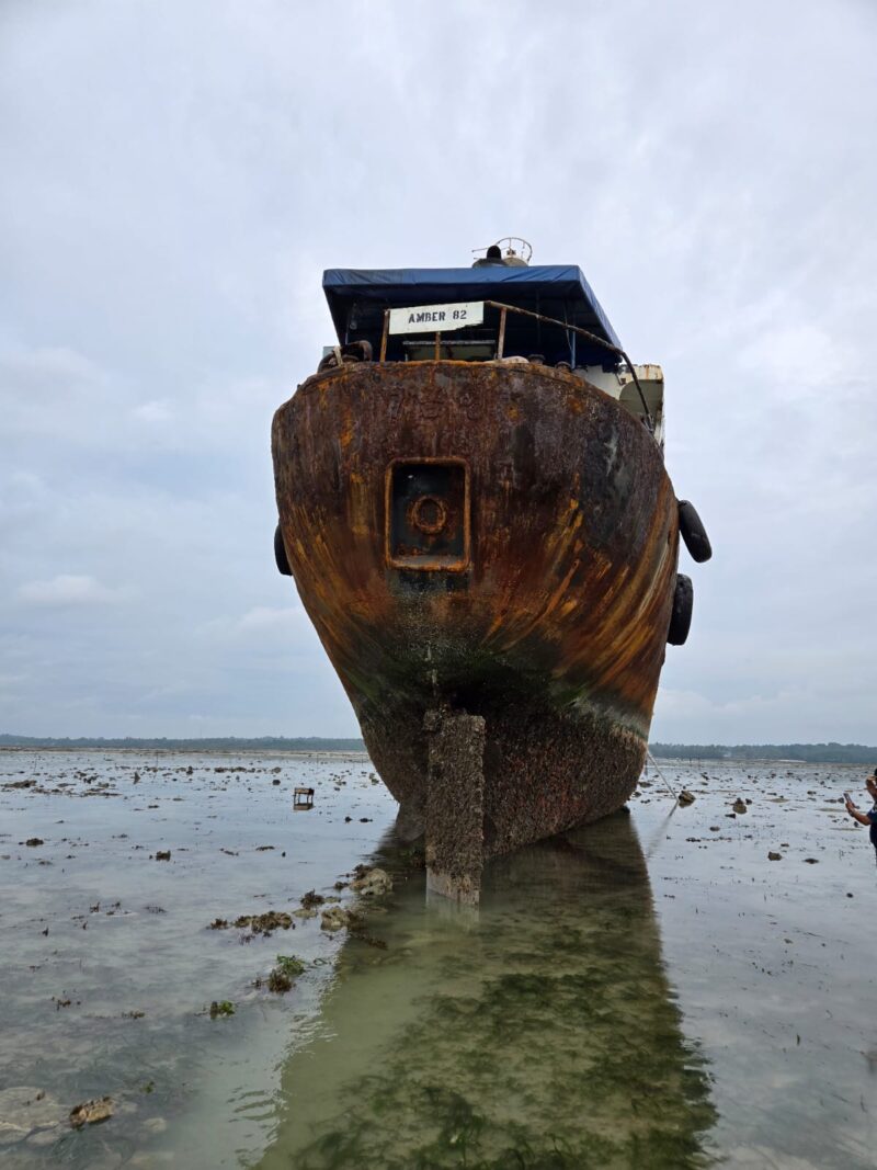 Kondisi kapal Tanker MT Amber 82 yang ditemukan tanpa awak dan tanpa muatan kandas diperairan Teluk Sebong, Kabupaten Bintan, Kepulauan Riau (Kepri), Rabu (15/1/2025). Matapedia6.com/Dok KPLP
