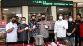 Kapolresta Barelang Kombes Pol Ompusunggu saat memimpin konferensi pers pemusnahan narkotika jenis Sabu di Loby Utama Polresta Barelang, Jumat (17/1/2024).Matapedia6.com/Dok Polresta
