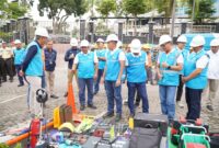 Petugas PLN Batam sedang cek kesiapan. Foto:Istimewa