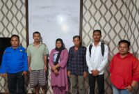Keluarga pelaku dan korban foto bersama setelah sepakat berdamai dan kasus pidananya diselesaikan melalui Restorative justice di Polresta Barelang, Rabu (22/1/2025). Matapedia6.com/ Dok Polresta Barelang