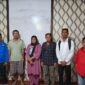 Keluarga pelaku dan korban foto bersama setelah sepakat berdamai dan kasus pidananya diselesaikan melalui Restorative justice di Polresta Barelang, Rabu (22/1/2025). Matapedia6.com/ Dok Polresta Barelang