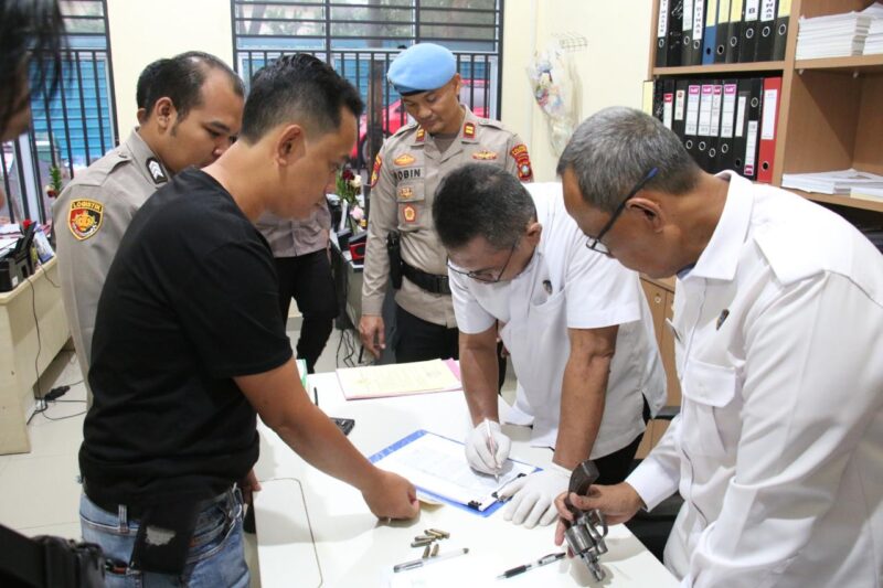 Itwasda Polda Kepri gelar pemeriksaan senjata api di Polresta Barelang dan polsek jajaran, Kamis (23/01/2025). Matapedia6.com/Dok Humas Polresta