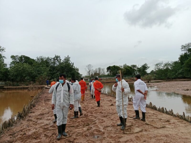 Tim terpadu penangkapan buaya yang dibentuk Pemko Batam saat melakukan penghitungan buaya di lokasi penangkaran di Pulau bulan, Kamis (23/1/2024). Matapedia6.com/Dok Danlantamal IV