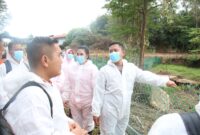 Kapolresta Barelang Kombes Pol Heri ertus Ompusunggu saat meninjau kondisi penangkaran buaya di Pulau Bulan, Kecamatan Bulang, pada Jumat (24/1/2025). Matapedia6.com/ Dok Polresta