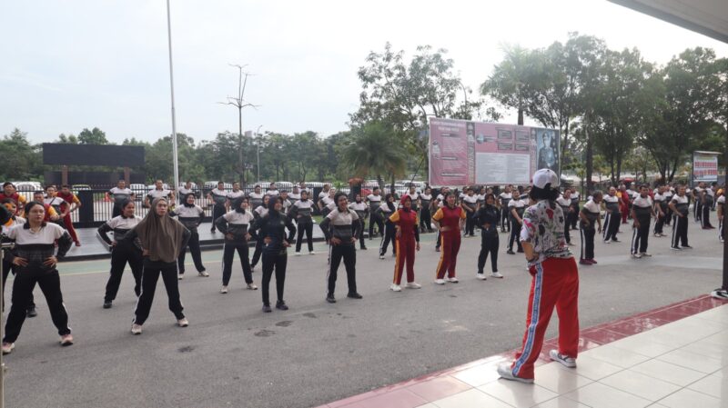 Personel Polresta Barelang gelar olahraga pagi di lapangan Mako Polresta Barelang, Sabtu (25/1/2025). Matapedia6.com/Dok Polresta