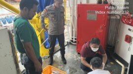 Polsek Batu Aji tengah olah TKP penemuan kru kapal gantung diri. Foto:Dok/Polsek