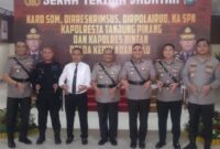 Jajaran pejabat Direktur di Polda Kepri foto bersama usai menjalani serah terima jabatan di lobi utama Polda Kepri, Rabu (8/1/2025). Matapedia6.com/Luci