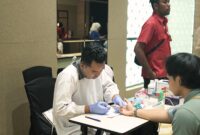Karyawan Wyndham Panbil saat donor darah, Selasa (28/1). Foto:Istimewa