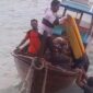 Evakuasi korban nelayan yang hilang kontrak, Kamis (2/1). Foto﻿:Screenshot video/Tim SAR