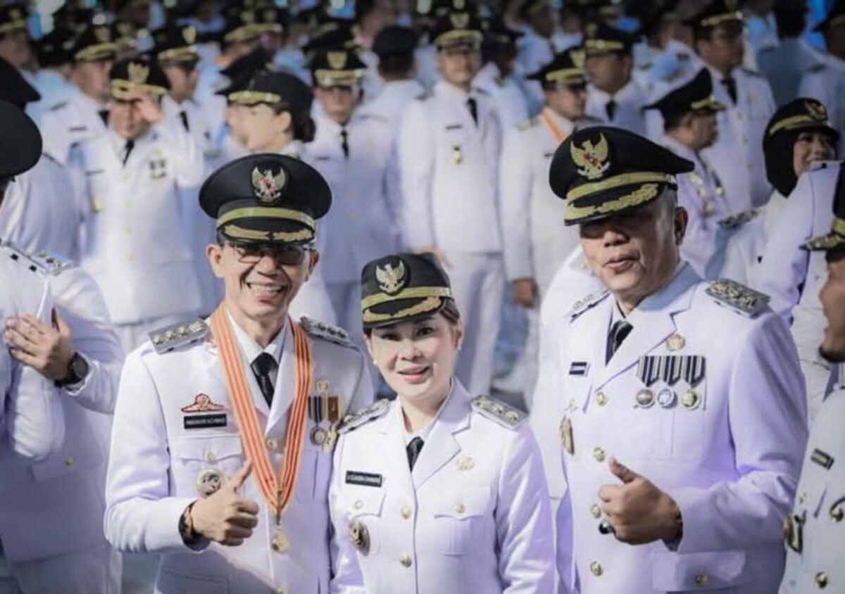 Wali Kota dan Wakil Wali Kota Batam saat pelantikan di Istana, Kamis (20/2). Foto:Dok/Media Center