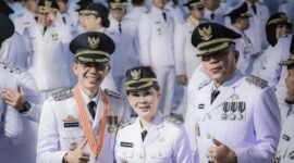 Wali Kota dan Wakil Wali Kota Batam saat pelantikan di Istana, Kamis (20/2). Foto:Dok/Media Center