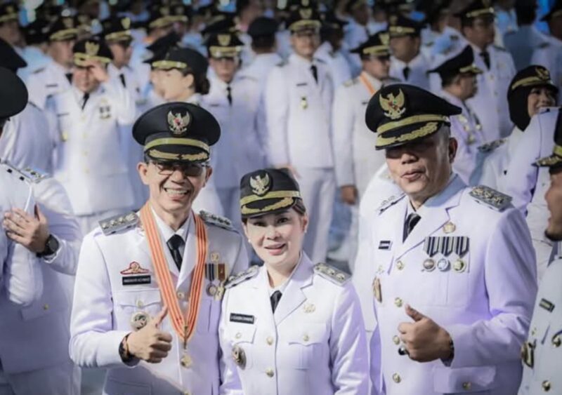 Wali Kota dan Wakil Wali Kota Batam saat pelantikan di Istana, Kamis (20/2). Foto:Dok/Media Center