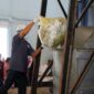 Obat kadaluwarsa dimusnahkan di Desa Air Cargo, Jumat (21/2). Foto:Diskominfo