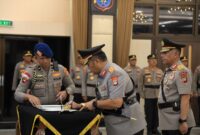 Brigjen Pol Asep Syafrudin saat menandatangani serah terima jabatan di Mabes Polri, Sabtu (1/2/2025). Matapedia6.com/Dok Humas Polda