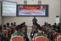 Plh Pasi Gakkum Denpom I/6 Batam, Letda Cpm Idzar, saat memaparkan materi dalam Sosialisasi Operasi Penegakan Ketertiban (Gaktib) dan Yustisi Tahun 2025 di Aula Makodim 0316/Batam, Jalan Seraya, Kecamatan Batu Ampar, Kota Batam, Senin (3/2/2025). Matapedia6.com/Dok Kodim 0316