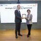 VP Asia Region – Thales Nicolas Bouverot (Kiri) dan Direktur Enterprise & Business Service FM Venusiana R (Kanan) dalam acara penandatanganan Strategic Partnership Agreement (SPA) antara Telkom Indonesia dengan Thales, beberapa waktu yang lalu. Foto:Telkom