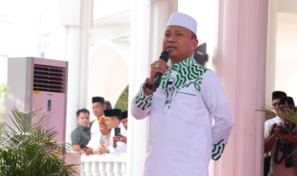 Ustaz Das'ad Latif saat memberikan ceramah di acara Tabligh Akbar Peringatan Isra Mikraj Nabi Muhammad SAW 1446 H/2025 M di Gedung Daerah Provinsi Kepulauan Riau (Kepri) pada Selasa (4/2/2025). Matapedia6.com/Diskominfo