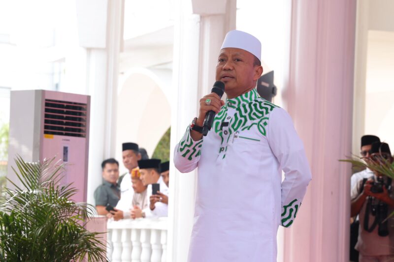 Ustaz Das'ad Latif saat memberikan ceramah di acara Tabligh Akbar Peringatan Isra Mikraj Nabi Muhammad SAW 1446 H/2025 M di Gedung Daerah Provinsi Kepulauan Riau (Kepri) pada Selasa (4/2/2025). Matapedia6.com/Diskominfo