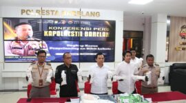 Kasat Reskrim Polresta Barelang AKP Debby Tri Andrestian saat memimpin konferensi pers di lobi utama Polresta Barelang, Rabu (5/2/2025). Matapedia6.com/Dok Polresta Barelang