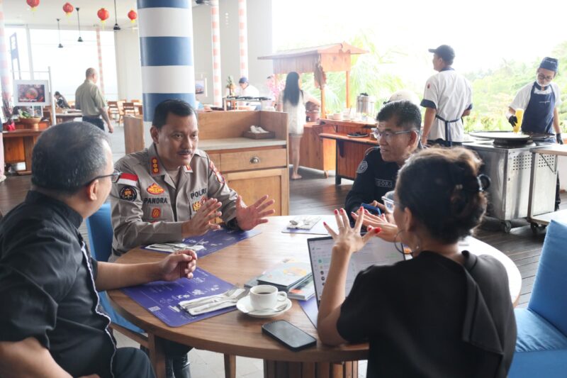 Kabid Humas Polda Kepri Kombes Pol Zahwani Pandra Arsyad saat bertemu dengan pelaku usaha pariwisata Montigo Resort Nongsa di Kota Batam, Rabu (5/2/2025). Matapedia6.com/Dok Humas Polda