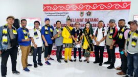 Delegasi PWI Kepri saat tiba di Kompleks Kantor Gubernur Kalimantan Selatan, Banjar Baru, sebagai lokasi pelaksanaan HPN 2025. Matapedia6.com/ Dok PWI Kepri