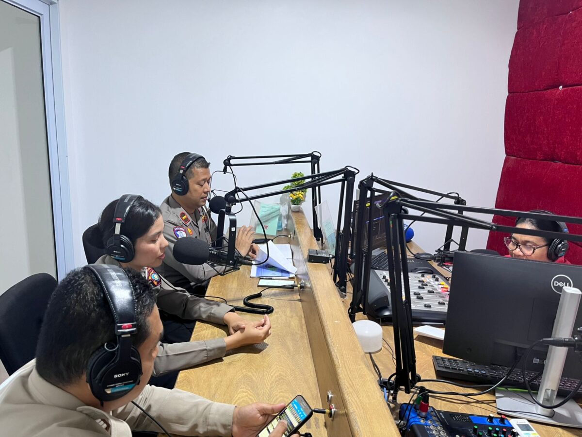 Satlantas Polresta Barelang, sosialisasi Operasi Keselamatan Seligi 2025 melalui talk show di salah satu radio di Batam, Rabu (12/02/2025). Matapedia6.com/Dok Humas Polres